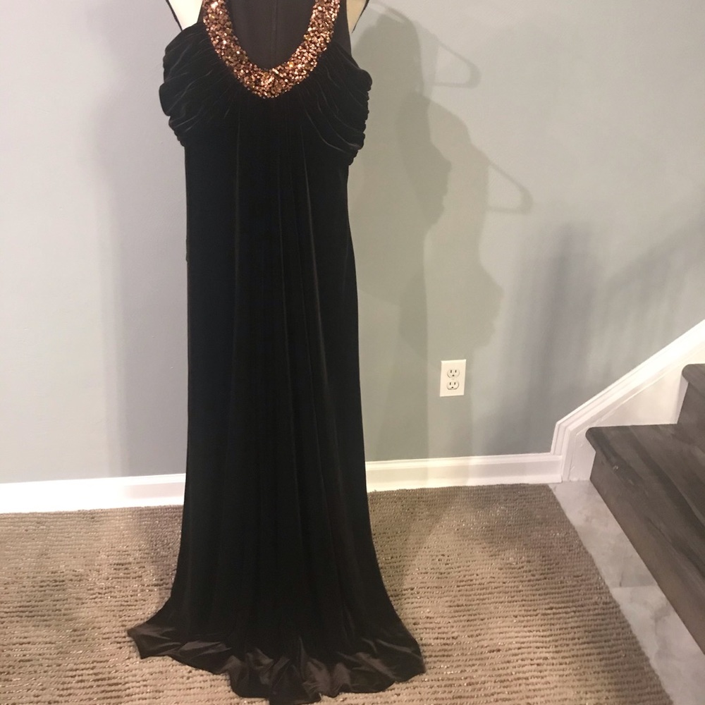 🌹 JS Boutique Velvet Brown Dress